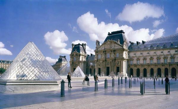 Louvre photo