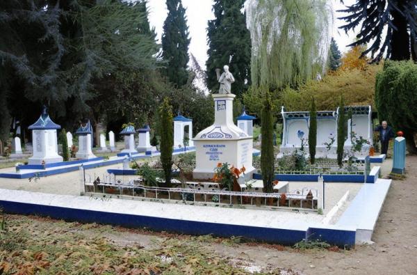 Cemetery Saint-Genève-des-Bois photo